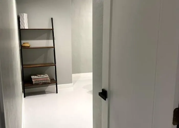 Newly Updated, 2 Bedroom 1 Ba, U Of A, Sam Hughes *